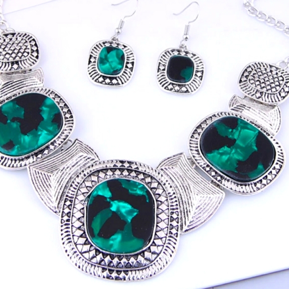 Fashion Metal Geometric Plate Short Necklace and Earrings Set- NEW - Picture 1 of 7